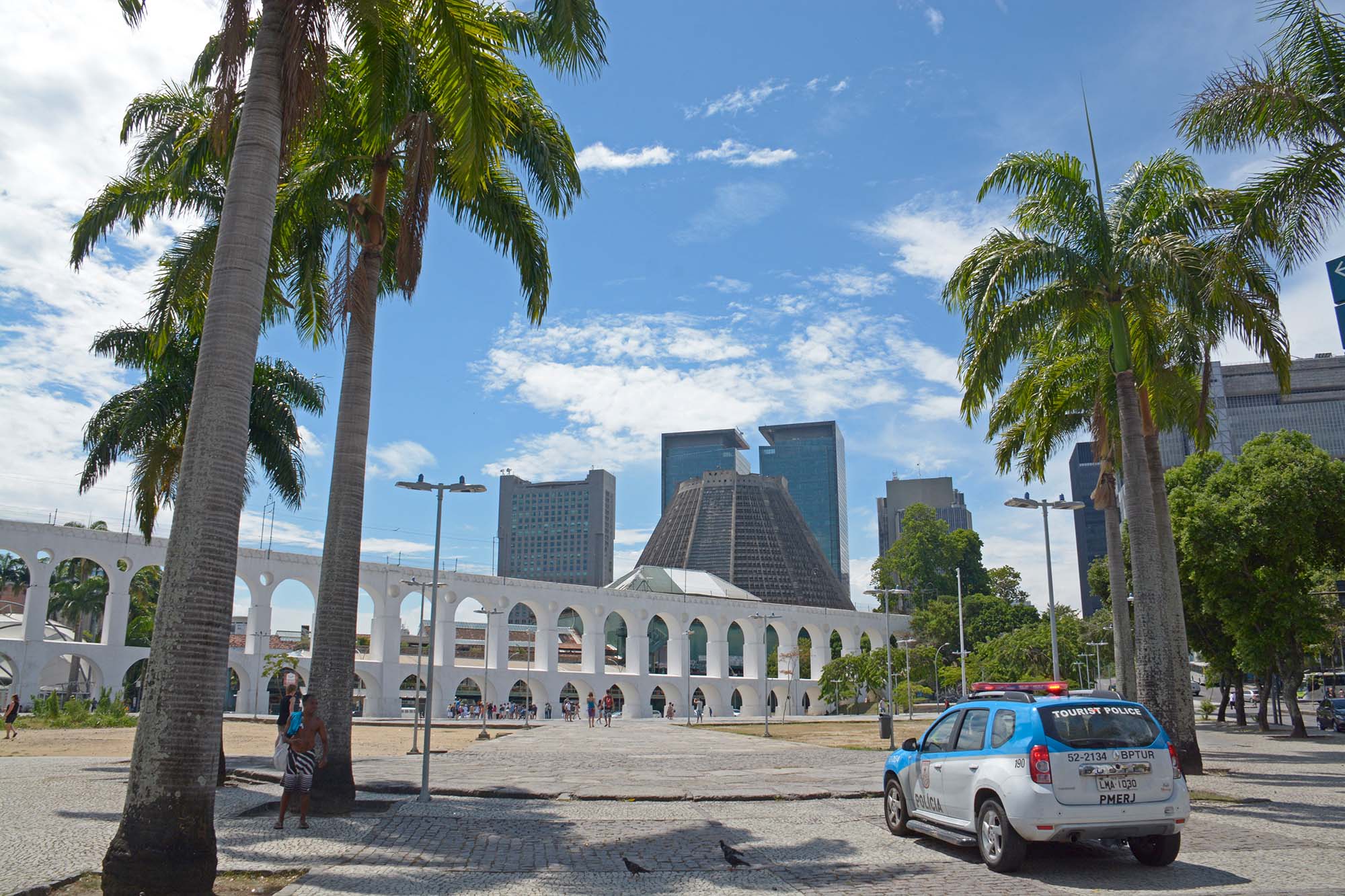 Pladsen foran akvædukten Arcos de Lapa i Rio de Janeiro.