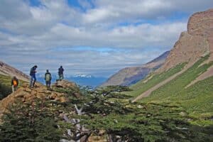 Vandrere i Den Franske Dal i Torres del Paine.