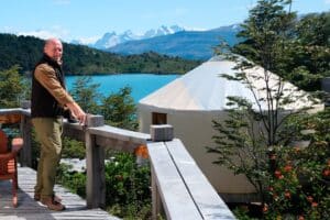 Hans Erik Rasmussen ved yurterne på Patagonia Camp i Torres del Paine.