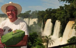 Ricardo Albæk guider vores individuelle rejsende, der besøger efterkommere af de danske indvandrere. Han bor med sin kone nær Necochea i provinsen Buenos Aires.