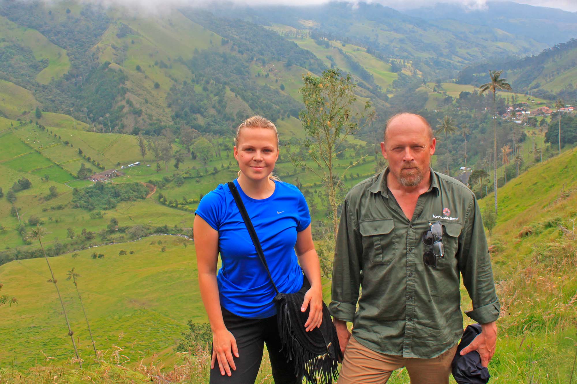 Klara Rasmussen og Hans Erik Rasmussen på tur i Cocoradalen i kaffedistriktet.