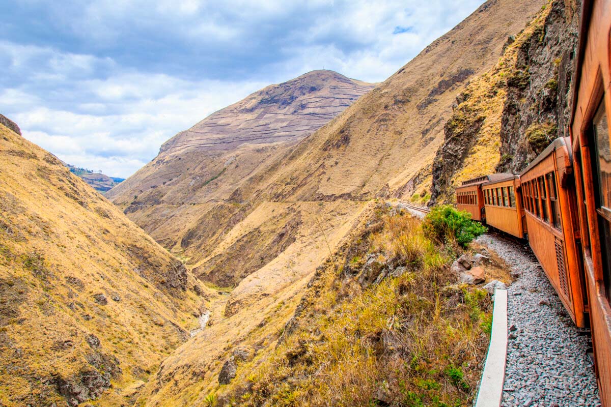 Ecuador Andes tog Nariz del Diablo 01 Den legendariske togrejse til Nariz del Diablo, Djævelens Næse, er et højdepunkt på rejser til Ecuador.
