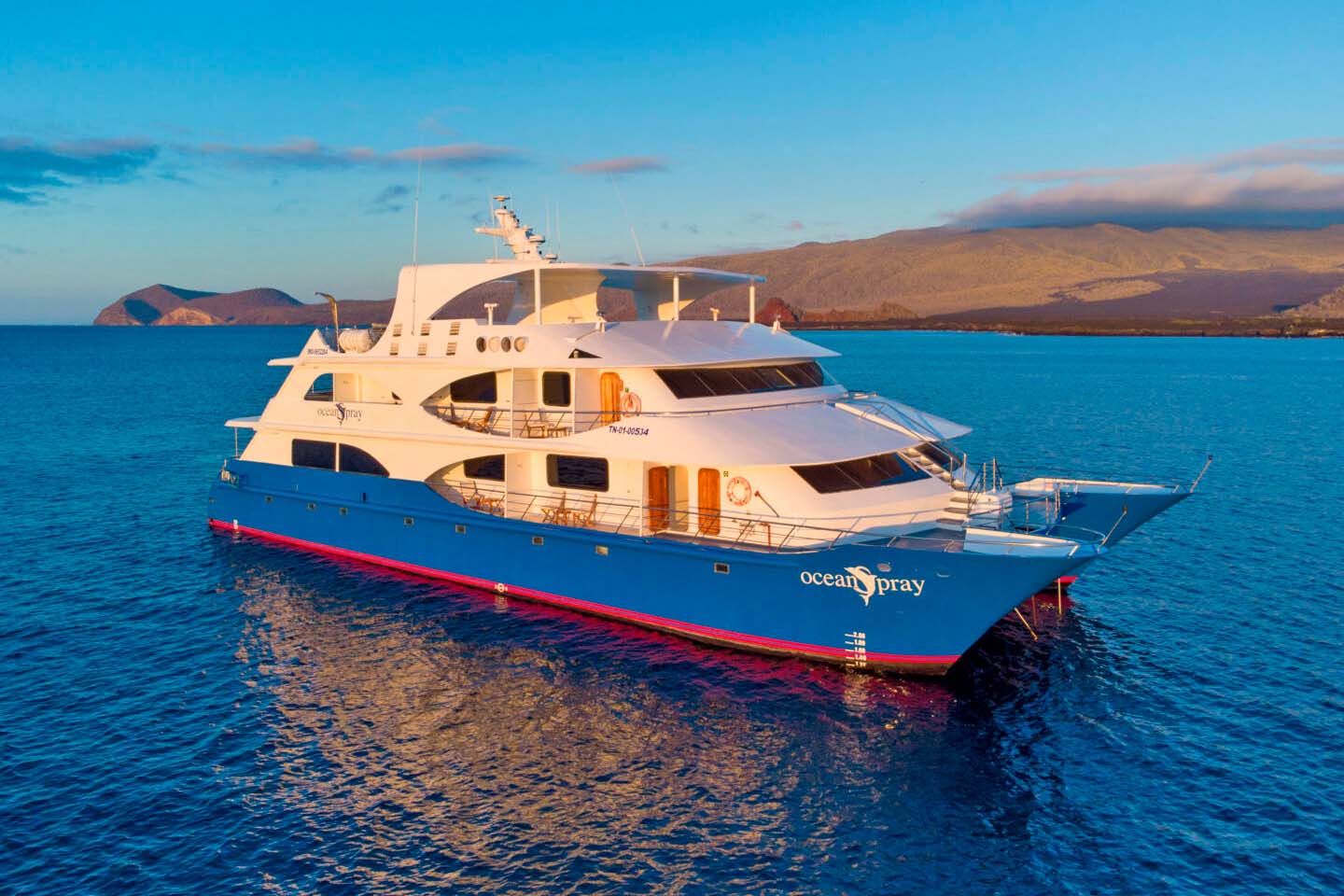 Ecuador Galapagos Ovean Spray 01 Katamaranen Ocean Spray er en af de mange både, som vi har kontakt til.
