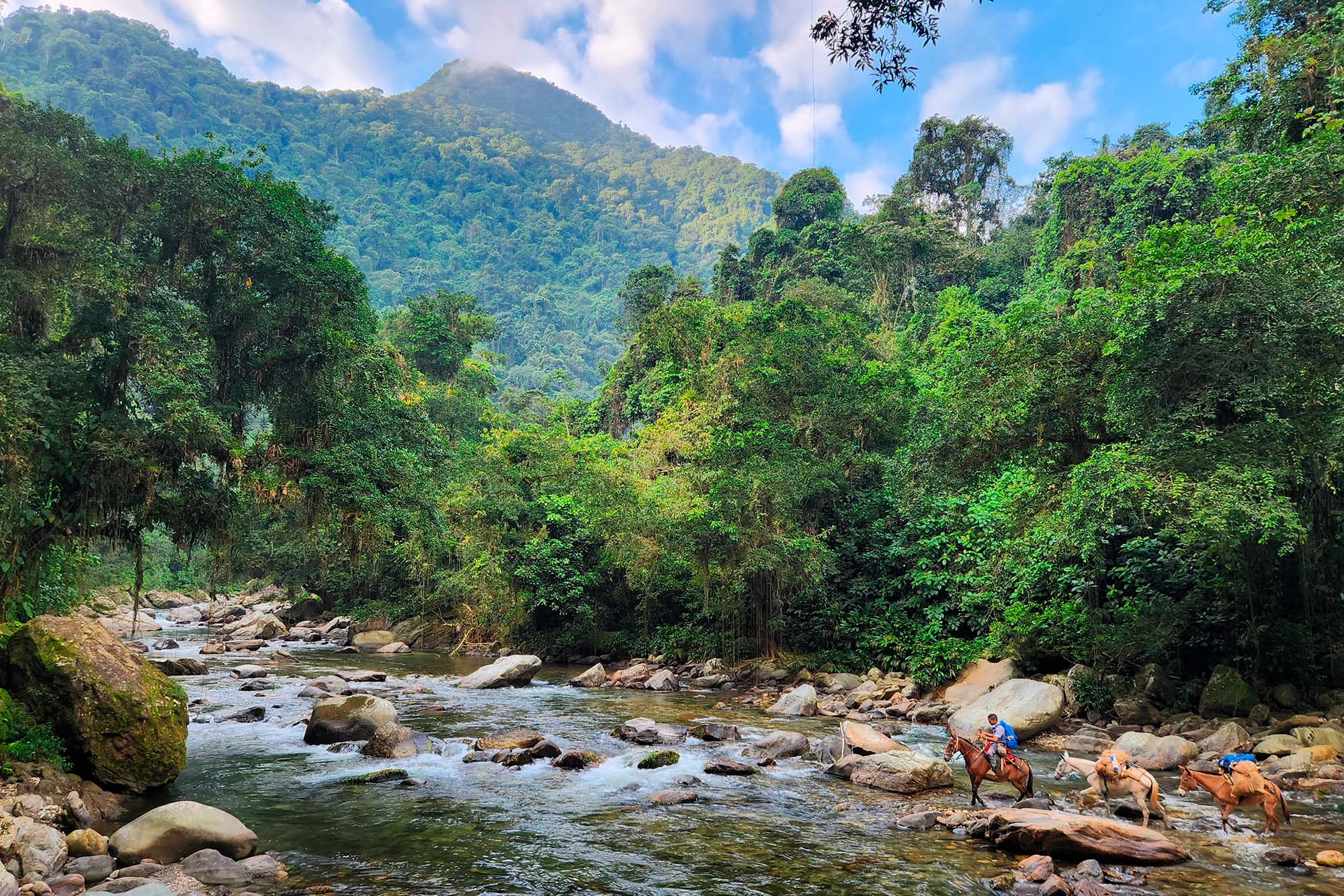 Ruren går gennem denne dal, hvor man krydser denne flod.