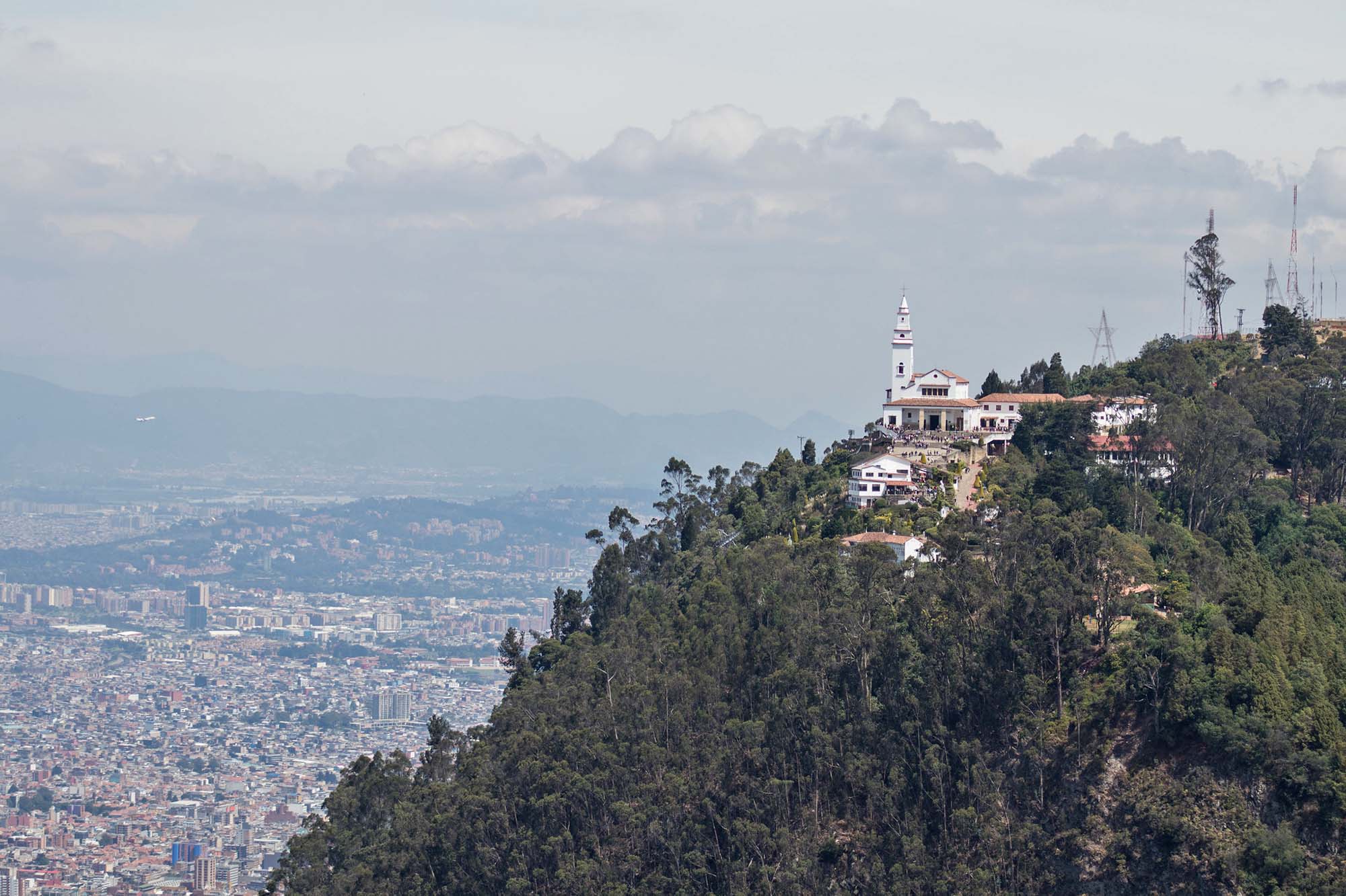 På bjerget Monserrate er en fabelagtig udsigt over Bogotá.
