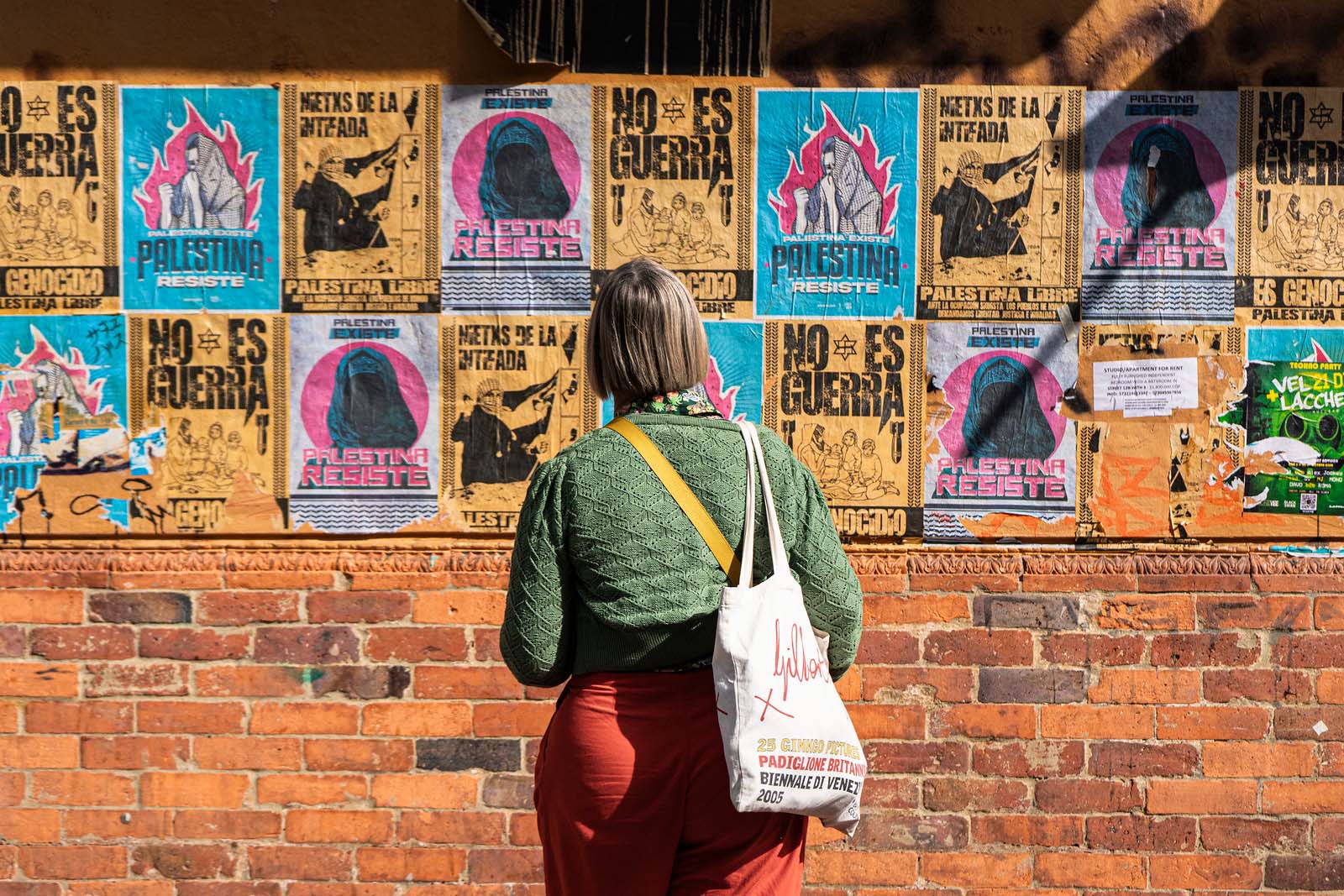 Plakater på en mur i Bogotá.