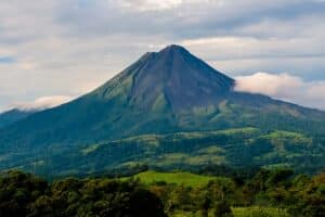 Vulkanen Arenal i Costa Rica ser du på rejser til Costa Rica.
