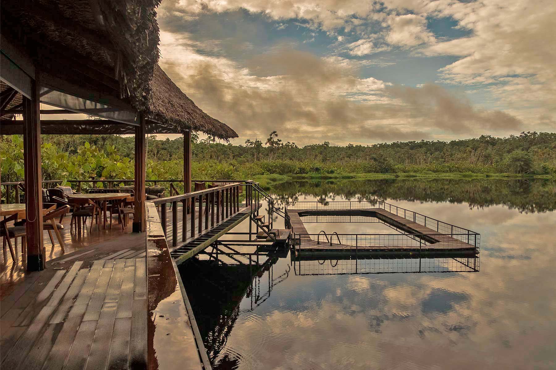 På Sacha Lodge er et beskyttet område, hvor man kan bade.
